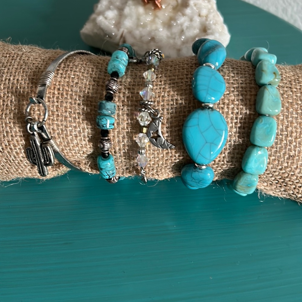 Bundle Southwestern Mixed Lot Turquoise Howlite Stretch Bangle Bracelets Set
